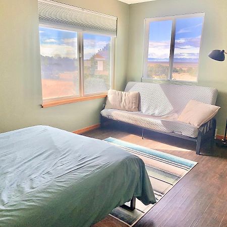 Cozy Remote Retreat • Mountain Views • Stargazing Villa Crestone Exterior photo