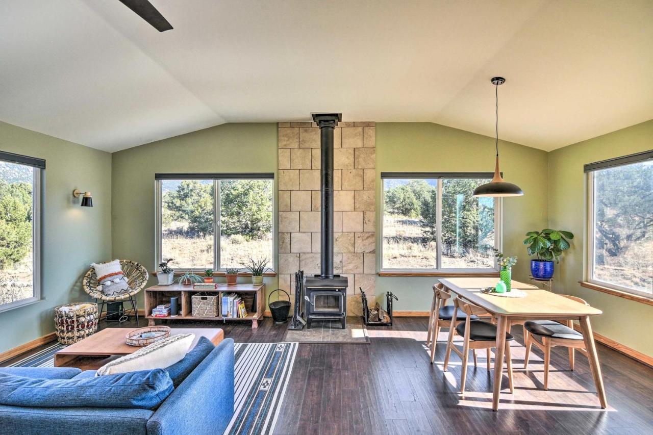 Cozy Remote Retreat • Mountain Views • Stargazing Villa Crestone Exterior photo