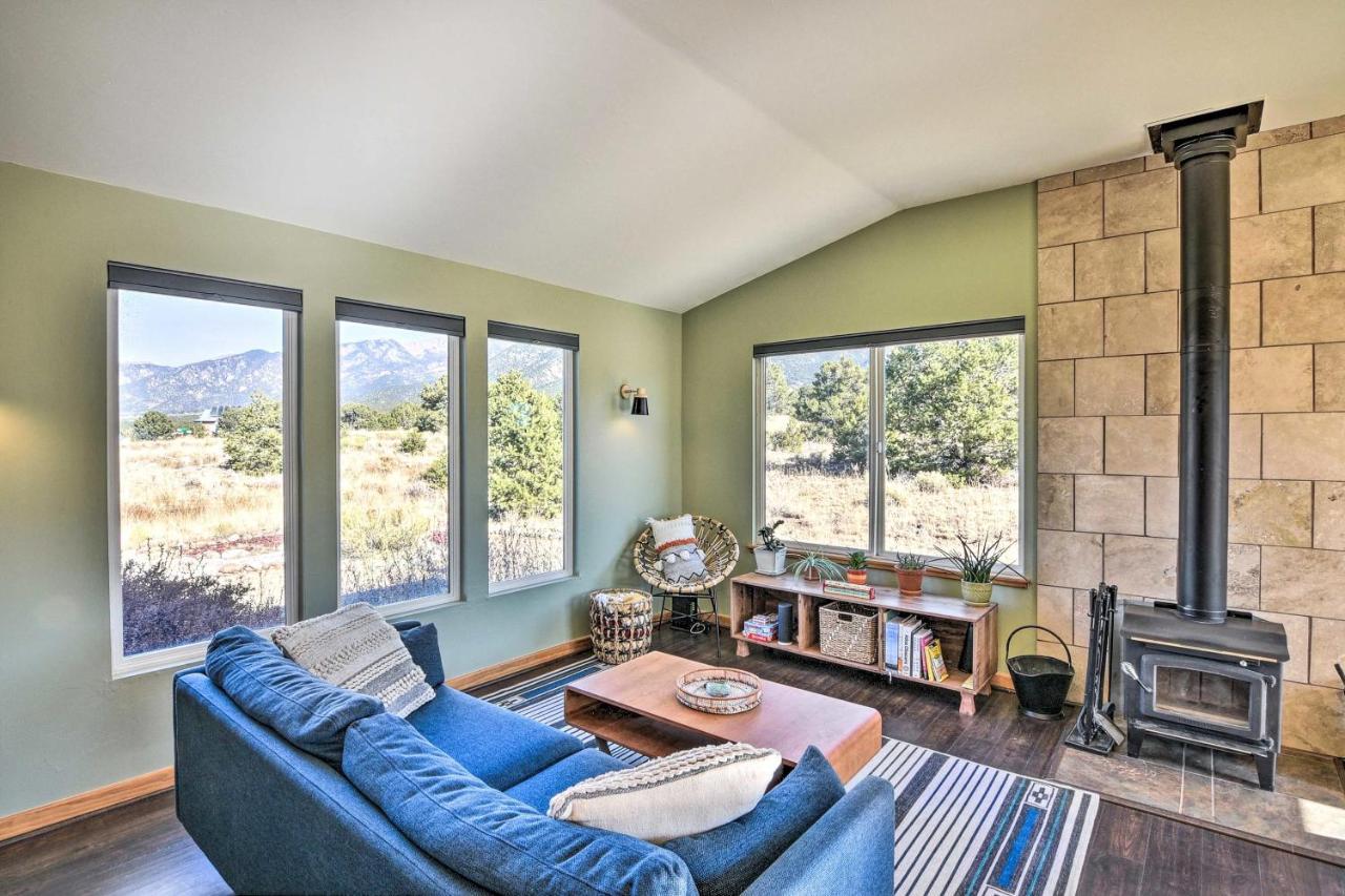 Cozy Remote Retreat • Mountain Views • Stargazing Villa Crestone Exterior photo