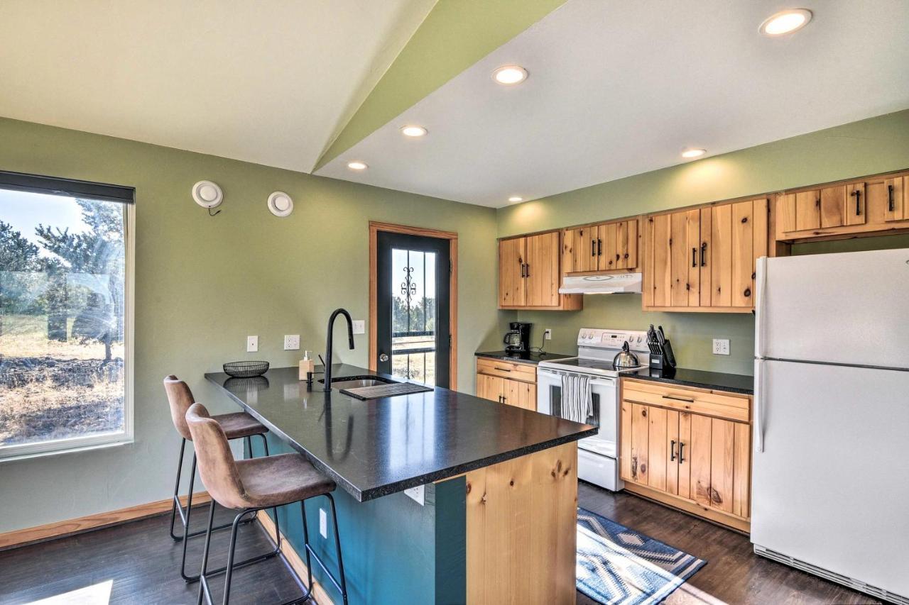 Cozy Remote Retreat • Mountain Views • Stargazing Villa Crestone Exterior photo