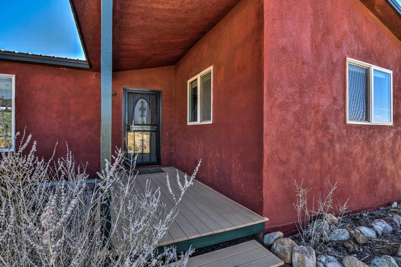 Cozy Remote Retreat • Mountain Views • Stargazing Villa Crestone Exterior photo